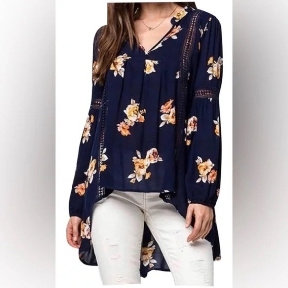 Blu Pepper | Blue Boho Floral Crochet V-Neck Hi-Lo Blouse, Small - Picture 2 of 8